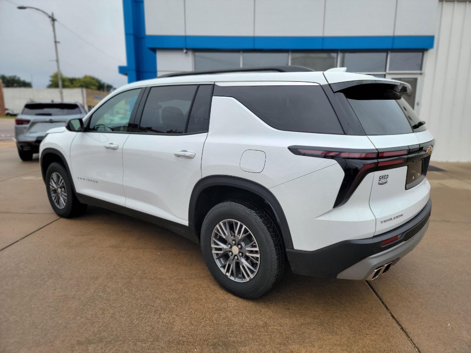 2025 Chevrolet Traverse photo 3