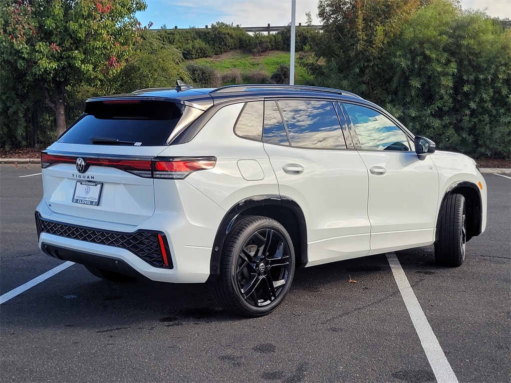 2026 Volkswagen Tiguan SE R-Line Black photo 2