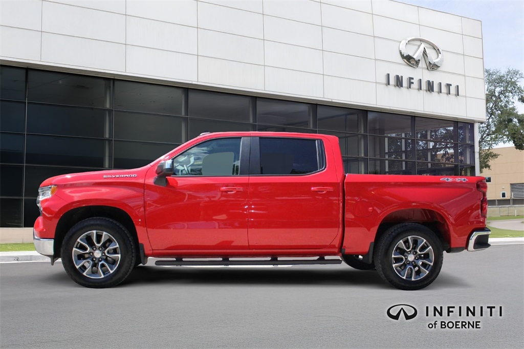 2022 Chevrolet Silverado 1500 LT photo 4