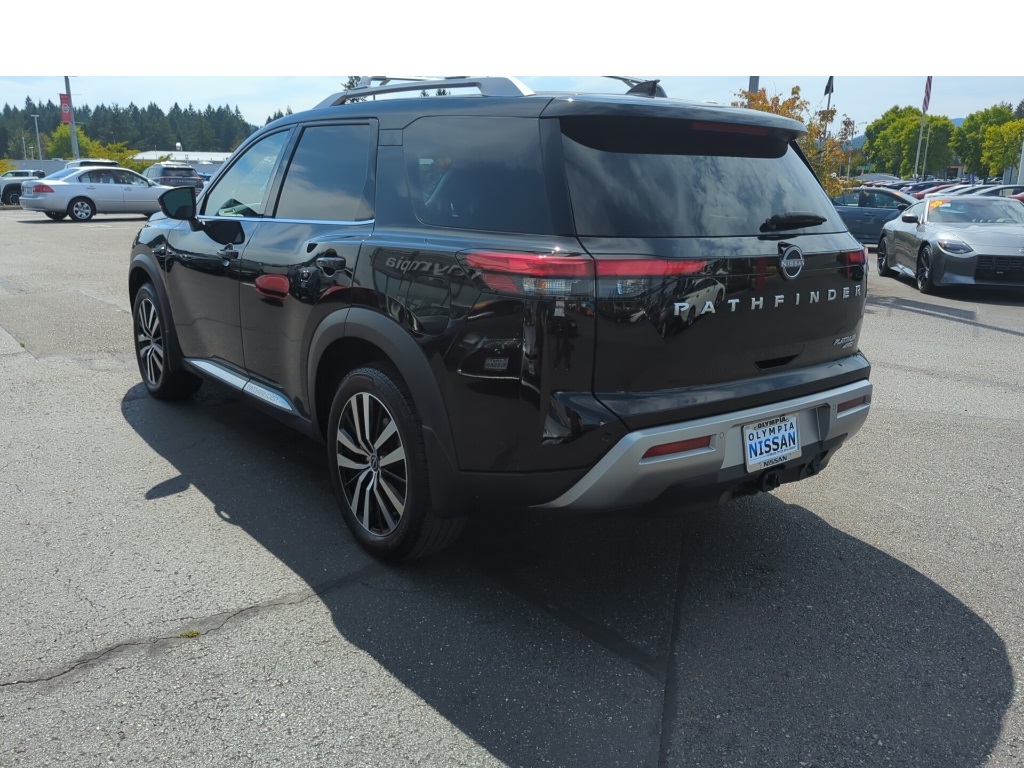 2024 Nissan Pathfinder Platinum photo 2