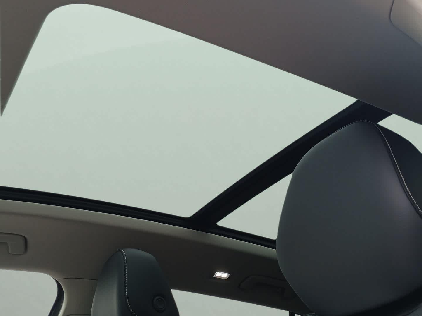 2025 Volkswagen Tiguan SE photo 18