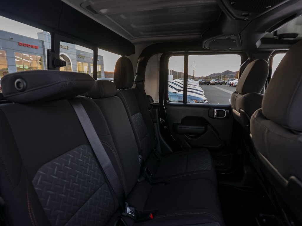 New 2026 Black Clear-Coat Exterior Paint Jeep Mojave image 16