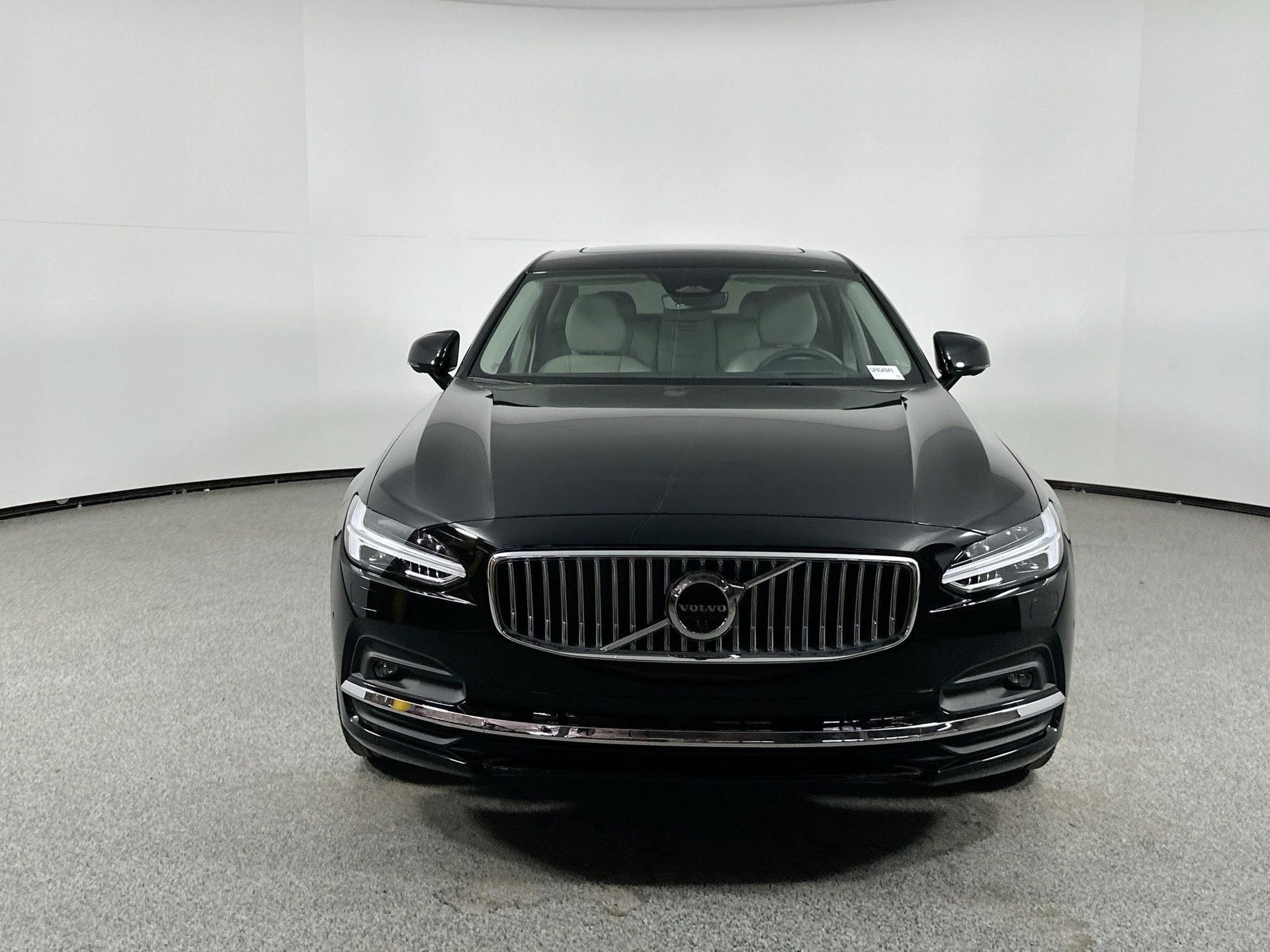 2025 Volvo S90 photo 2