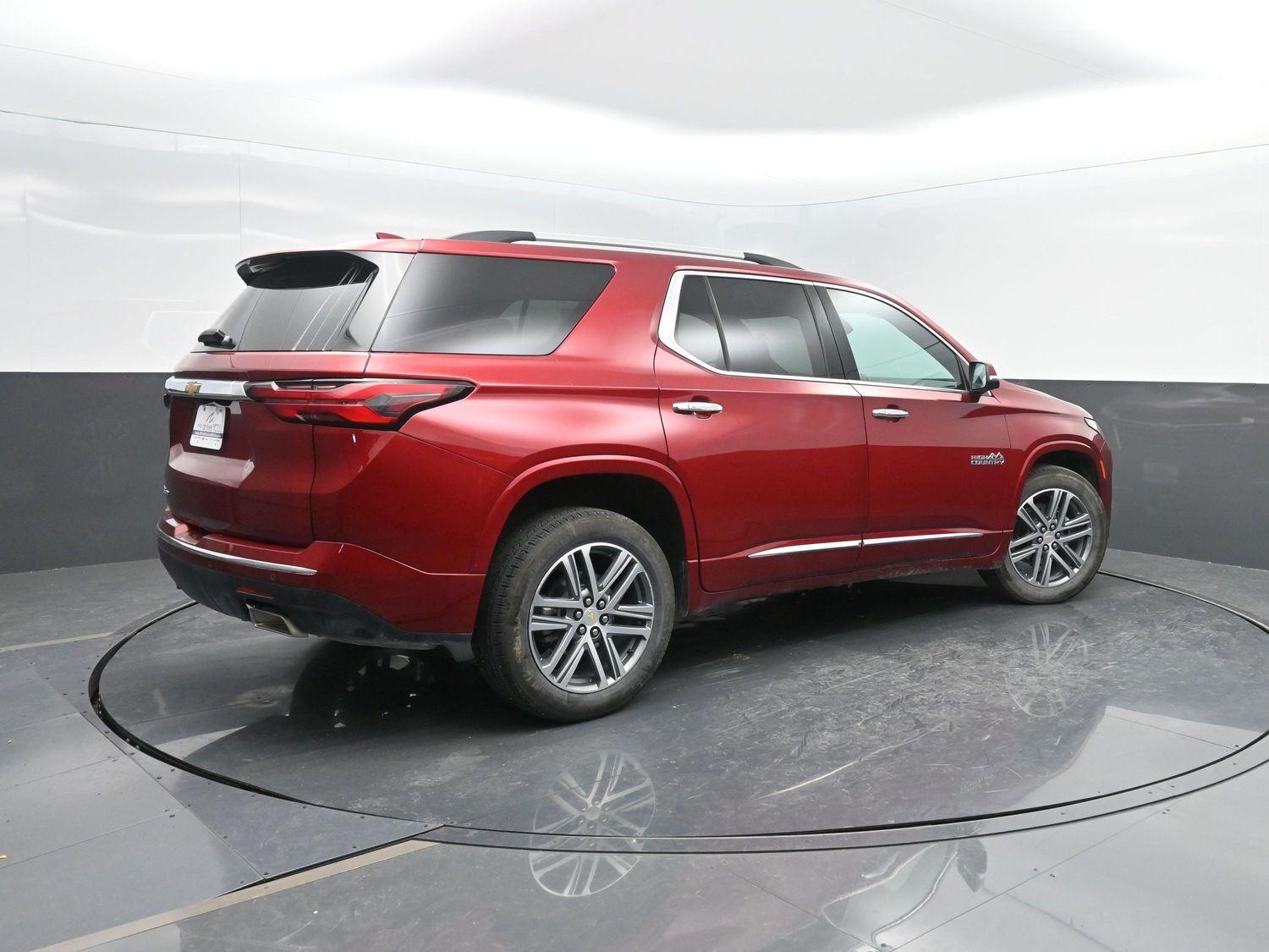 2024 Chevrolet Traverse High Country photo 2