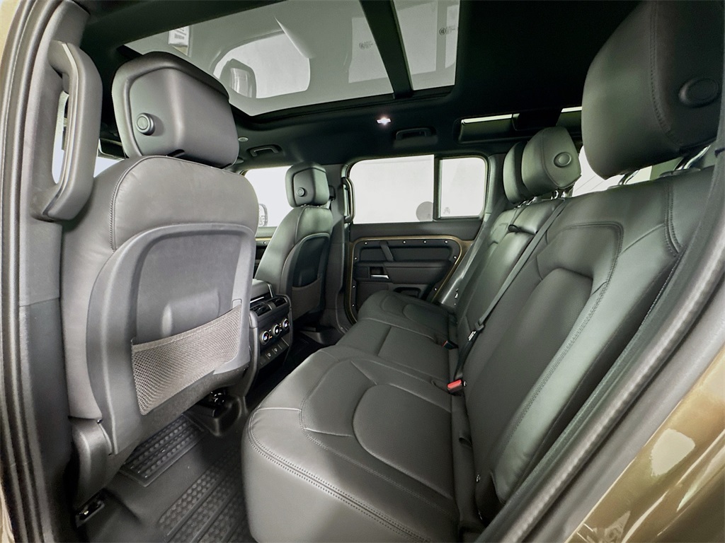 2025 Land Rover Defender 110 X-Dynamic SE photo 20