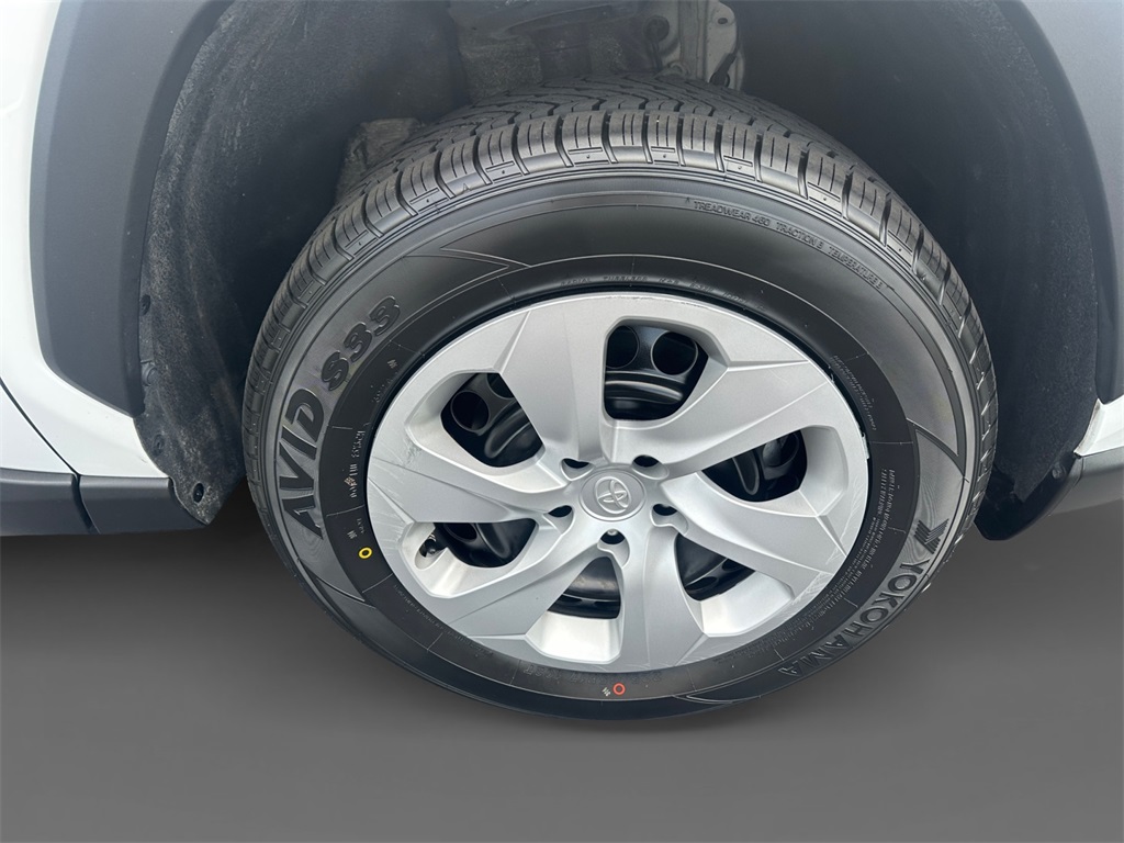 2024 Toyota RAV4 LE photo 16