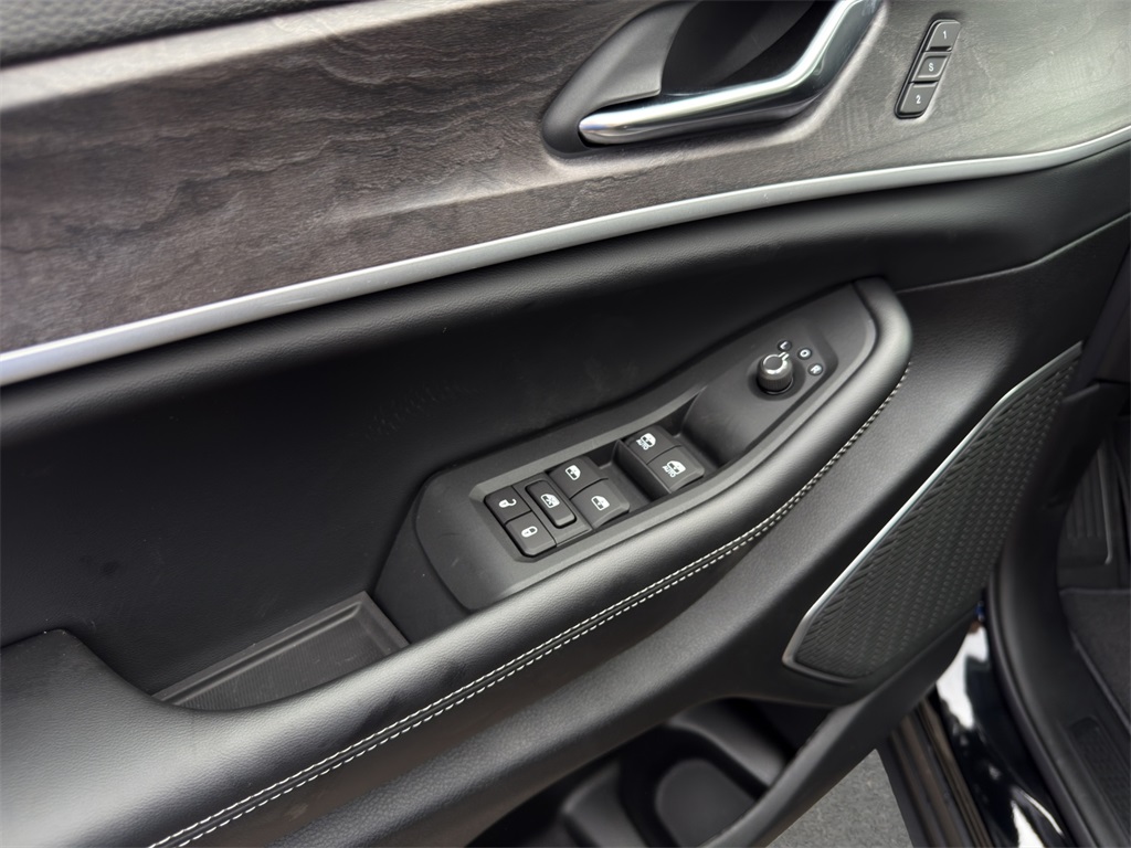 2025 Jeep Grand Cherokee Limited photo 12