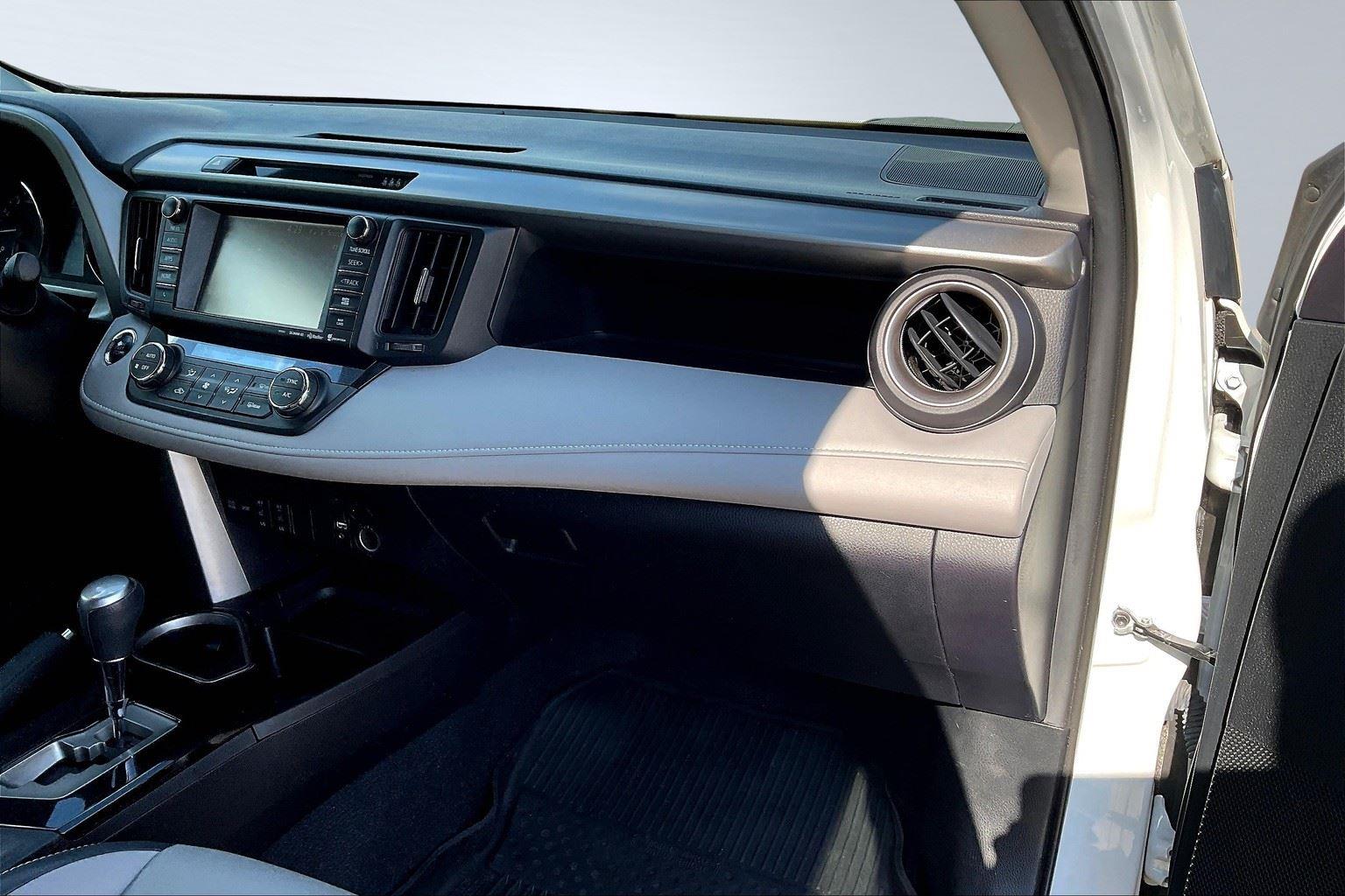 2017 Toyota RAV4 Limited photo 17