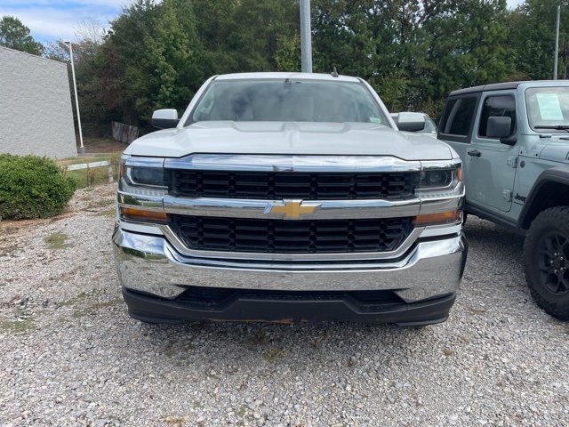 2019 Chevrolet Silverado 1500 LT photo 2