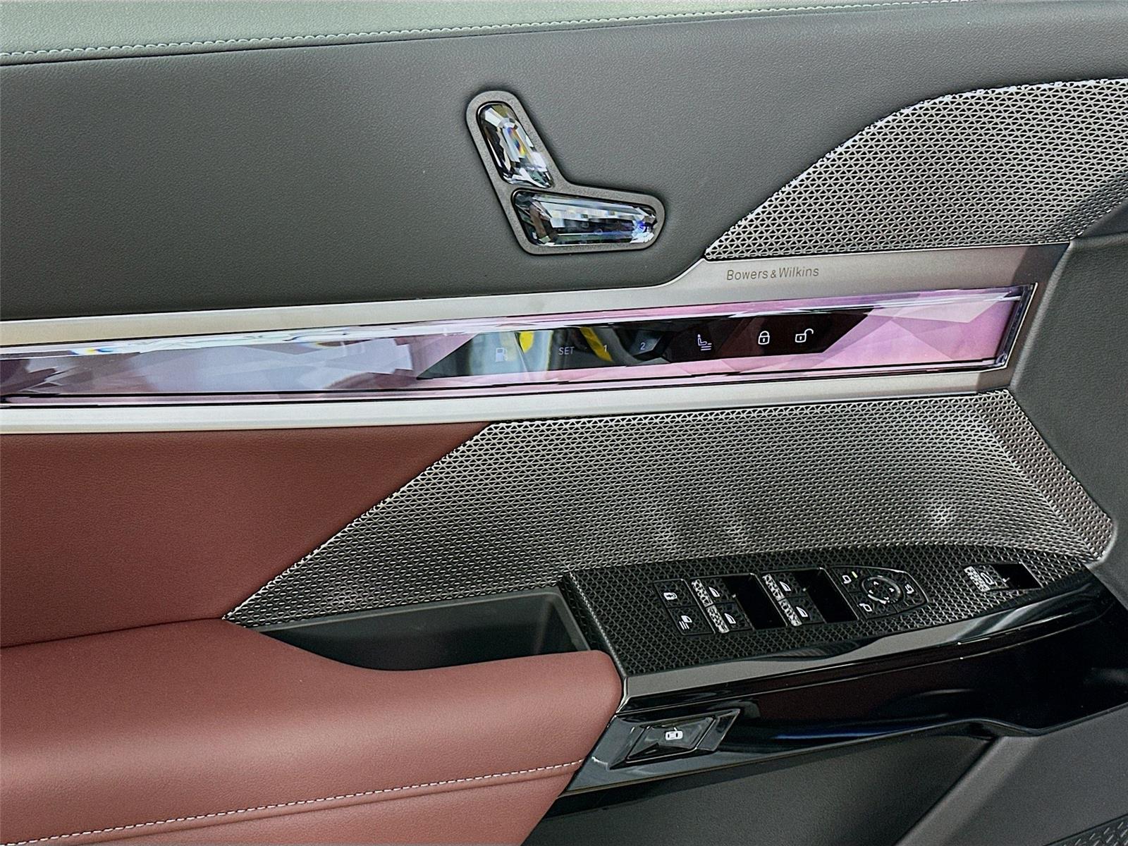 2026 Bmw 750e photo 16