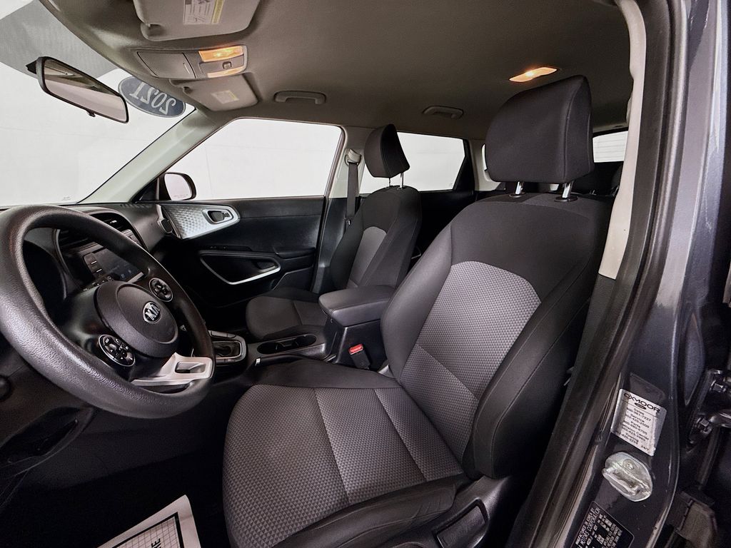 2021 Kia Soul LX photo 2