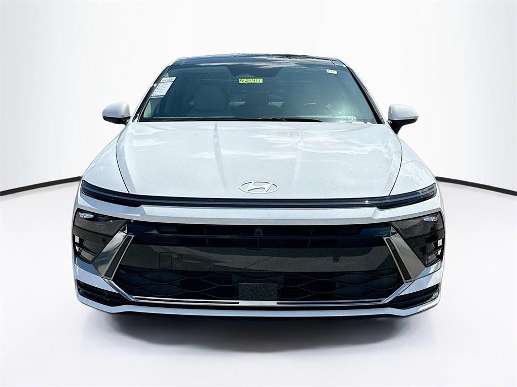 2025 Hyundai Sonata Hybrid Limited photo 2