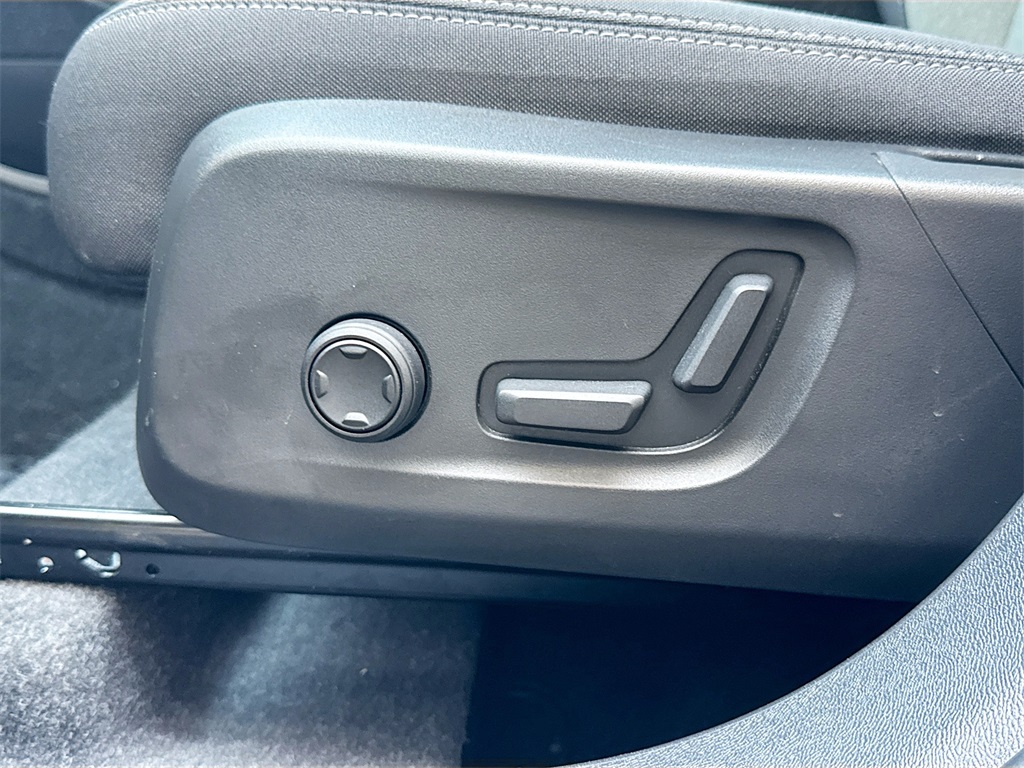 2024 Volvo XC40 Core photo 21
