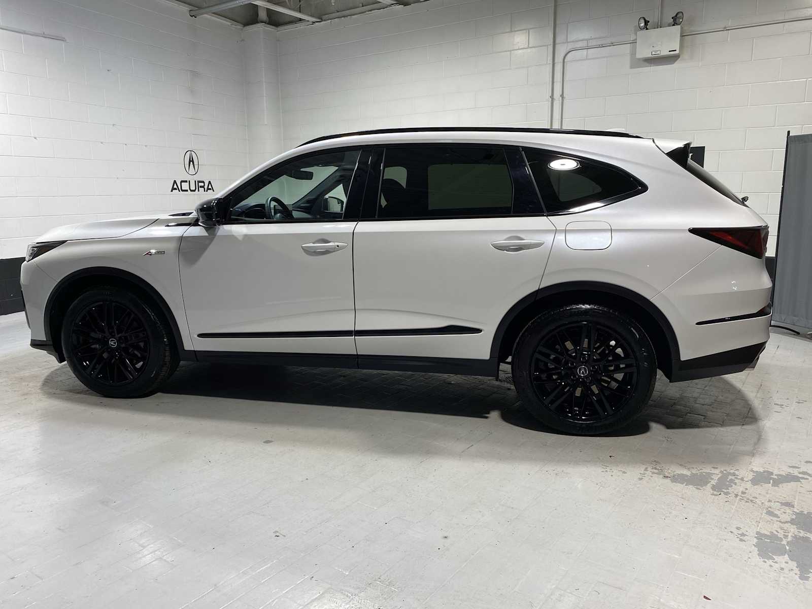 2025 Acura MDX SH-AWD A-Spec Advance photo 3