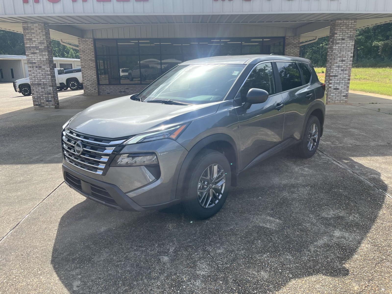 2025 Nissan Rogue S's photo