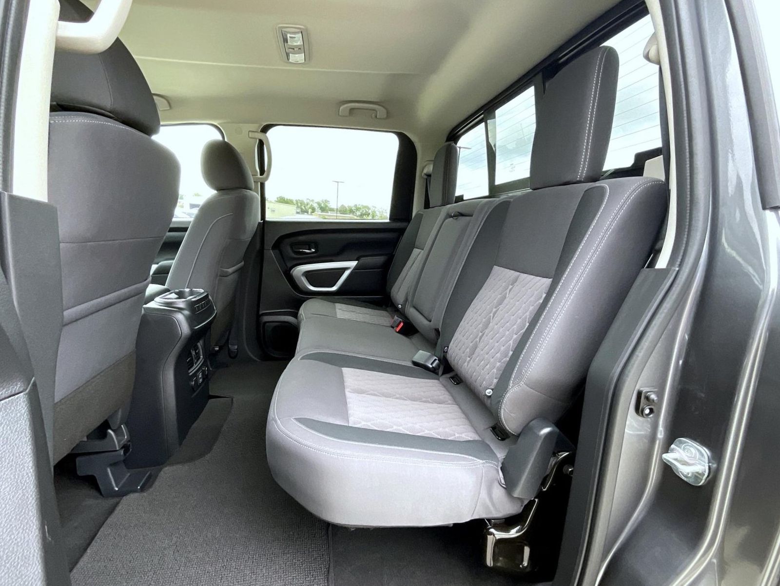 2024 Nissan Titan SV photo 20