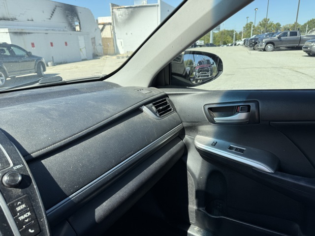 2014 Toyota Camry SE photo 21