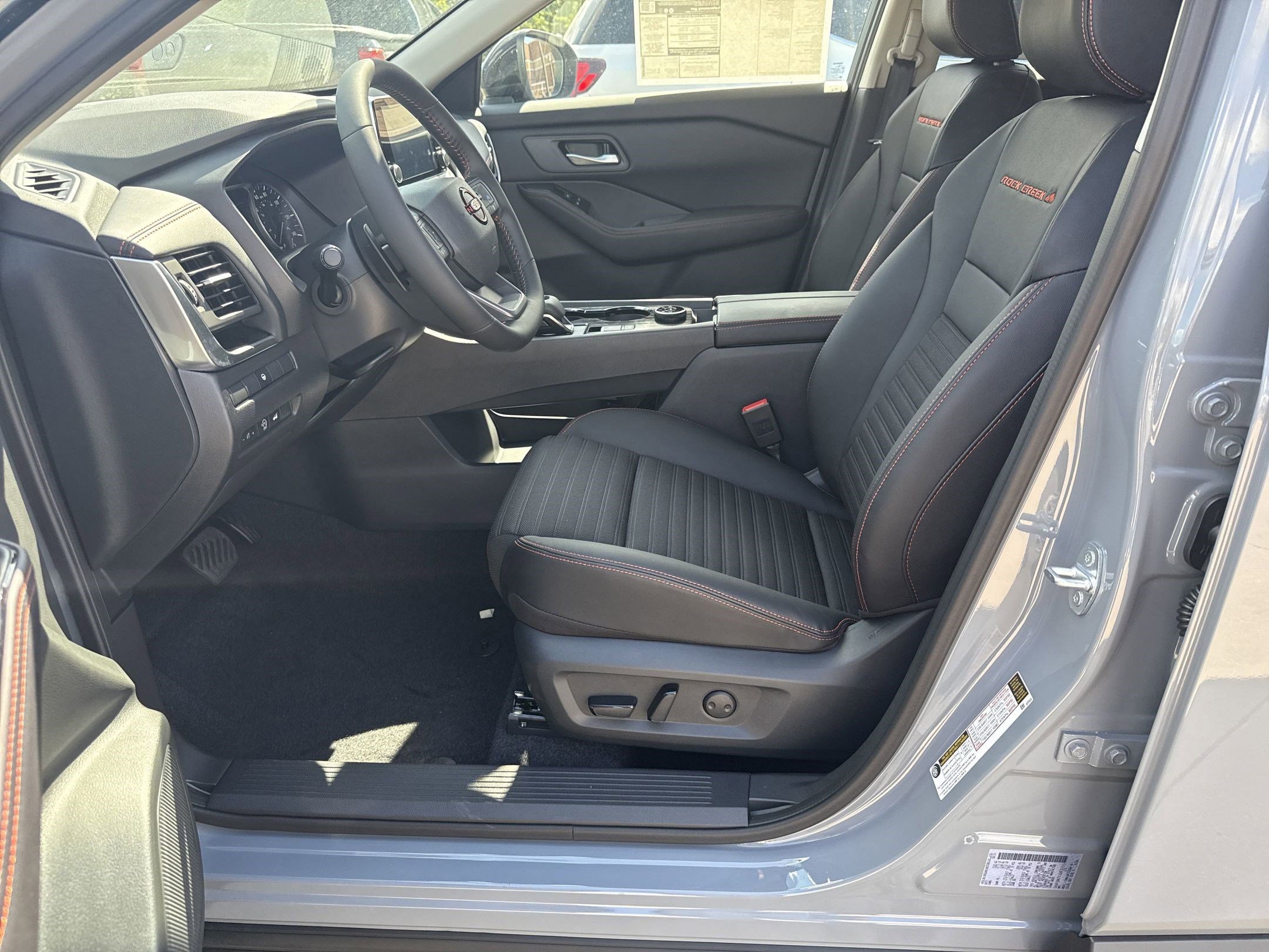 2026 Nissan Rogue SV photo 5
