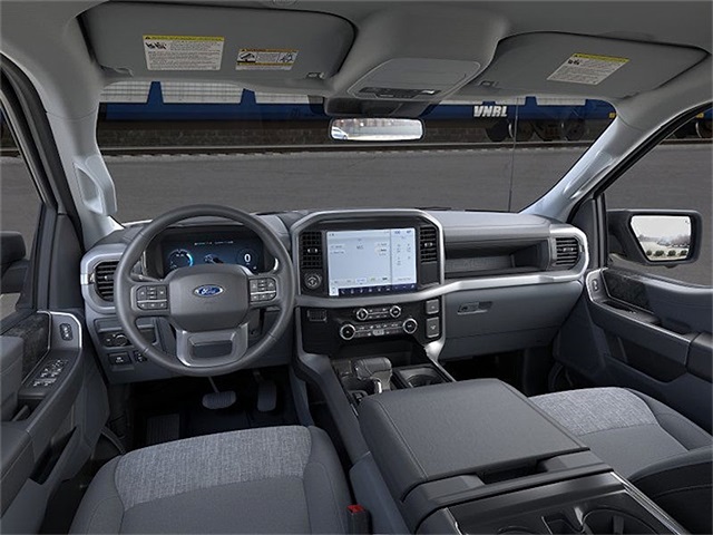 2025 Ford F-150 Lightning XLT photo 5