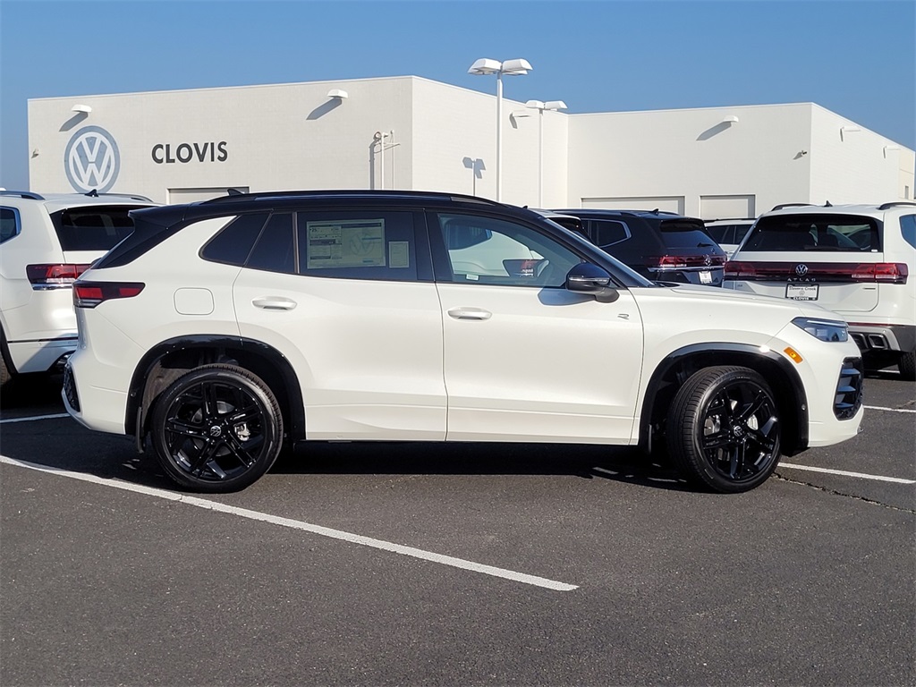 2026 Volkswagen Tiguan SE R-Line Black photo 4