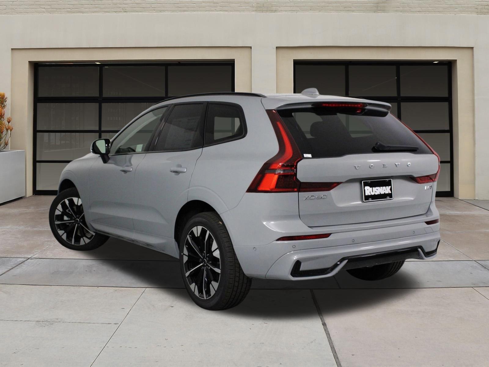 2026 Volvo XC60 B5 Plus photo 2