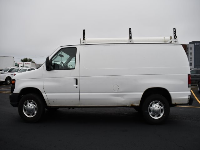 2010 Ford E-250 Cargo photo 2