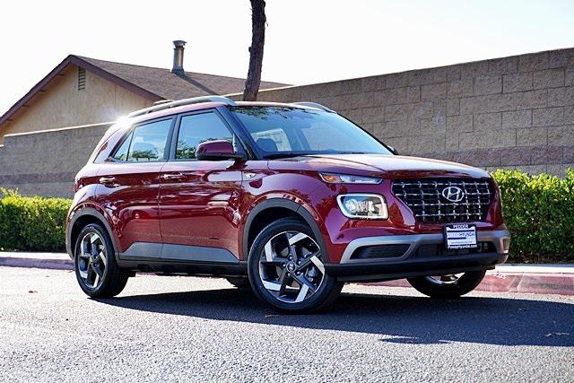 2025 Hyundai Venue Limited photo 2