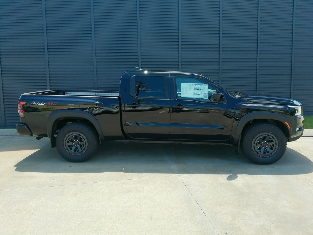 2025 Nissan Frontier PRO-4X photo 2