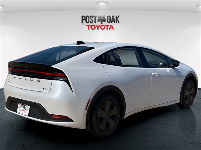 2026 Toyota Prius LE photo 8