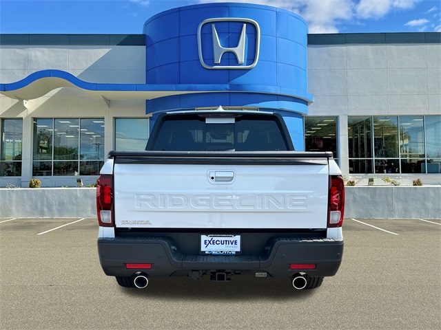 2025 Honda Ridgeline Black Edition photo 3
