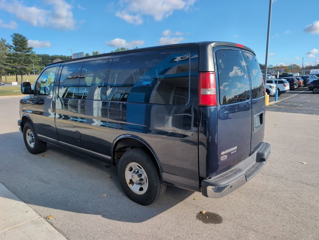 2016 Chevrolet Express Passenger 2500 LT photo 4
