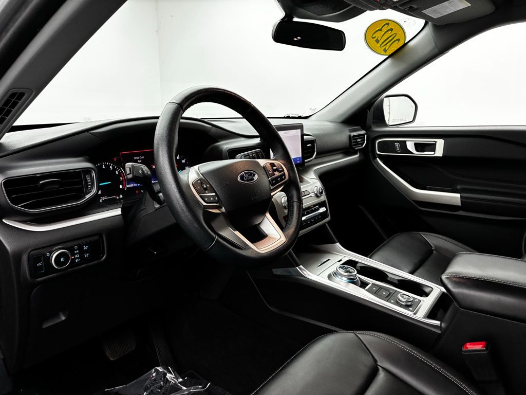 2023 Ford Explorer XLT photo 19