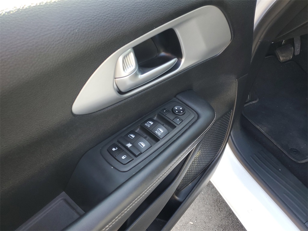 2024 Chrysler Pacifica Touring photo 12
