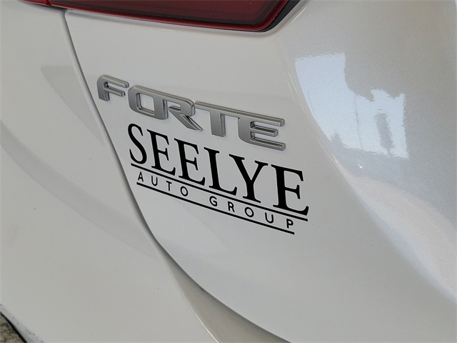 2023 Kia Forte LXS photo 7