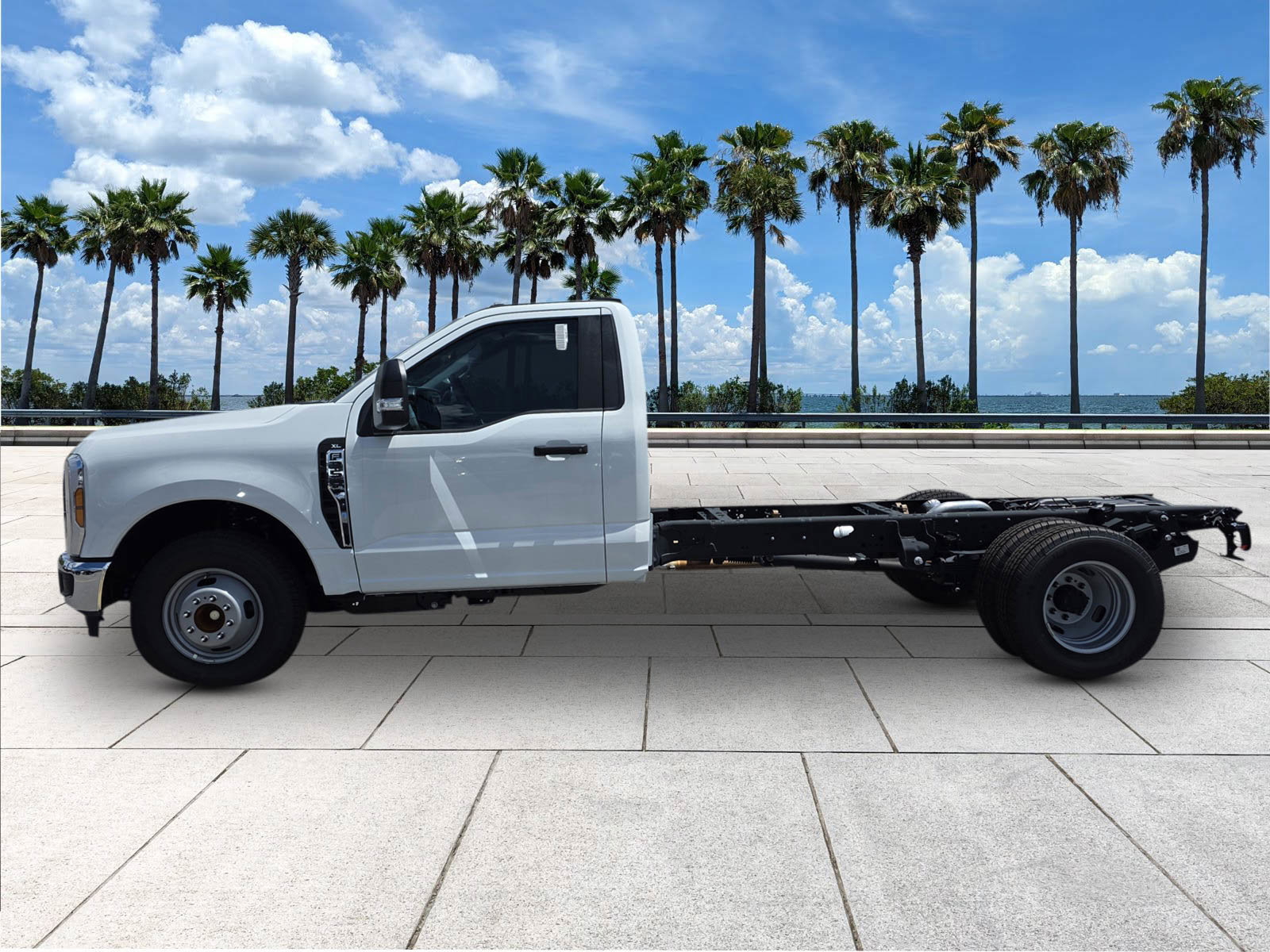 2025 Ford F-350 photo 4
