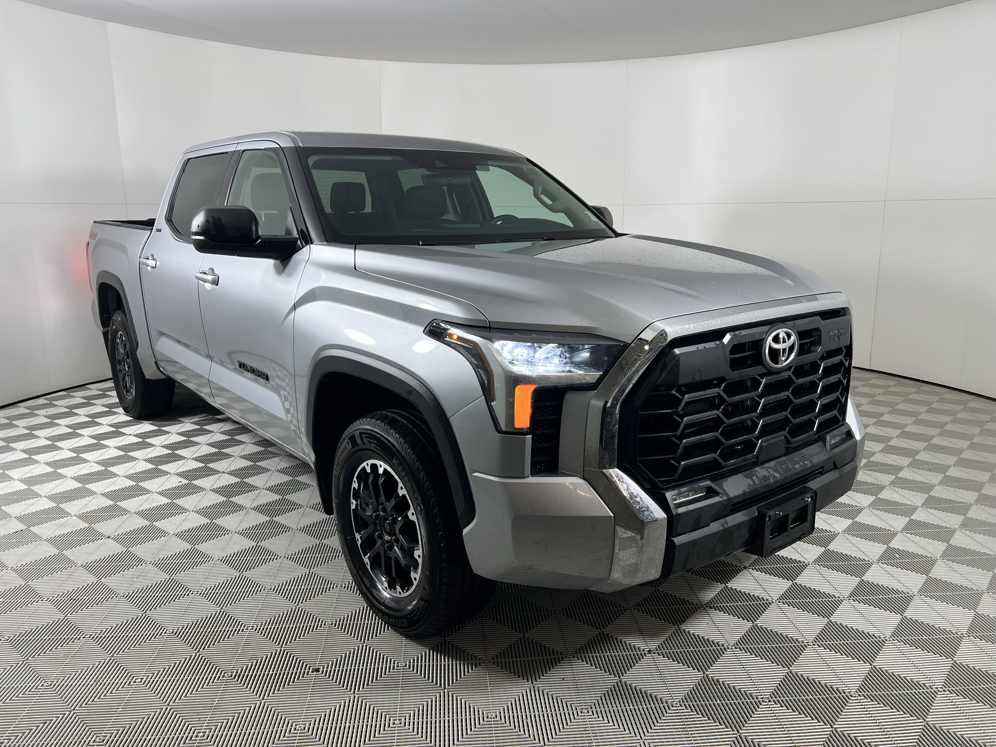 2023 Toyota Tundra SR5's photo