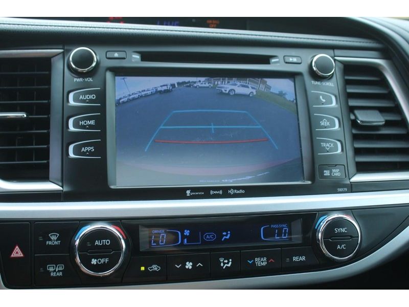 2018 Toyota Highlander SE photo 18