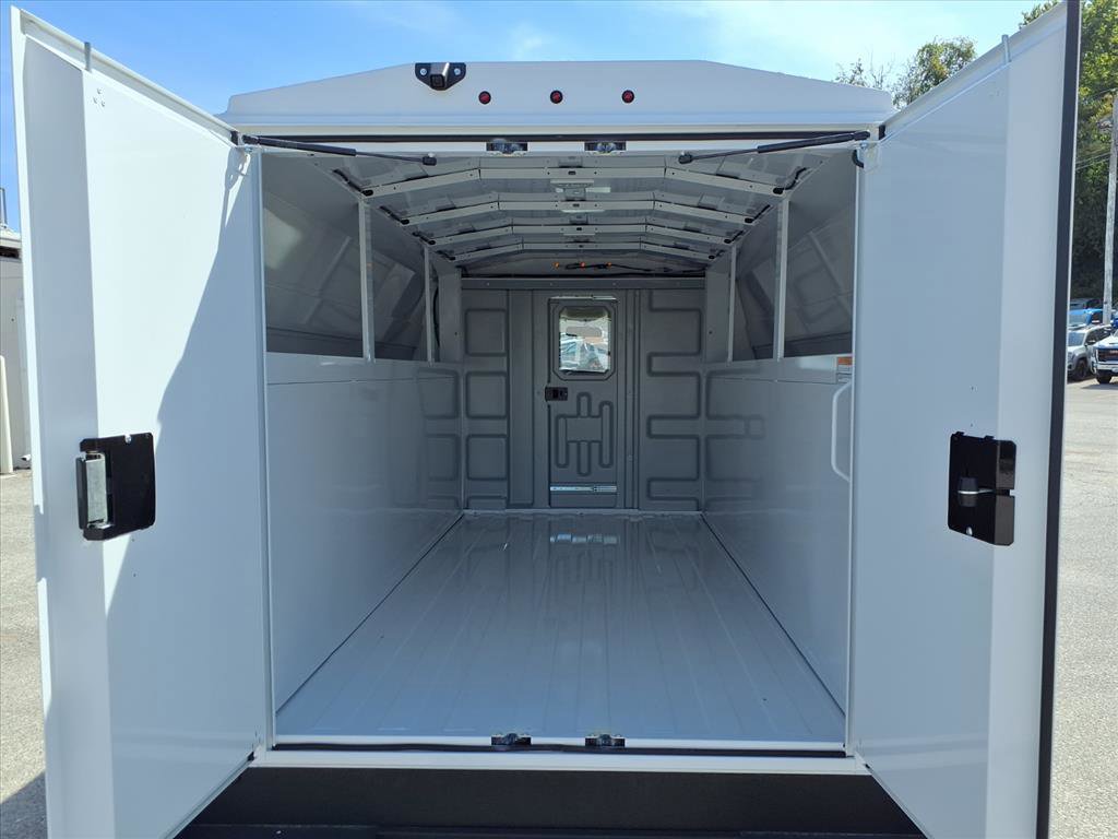 2025 Gmc Savana Cutaway 3500 photo 3