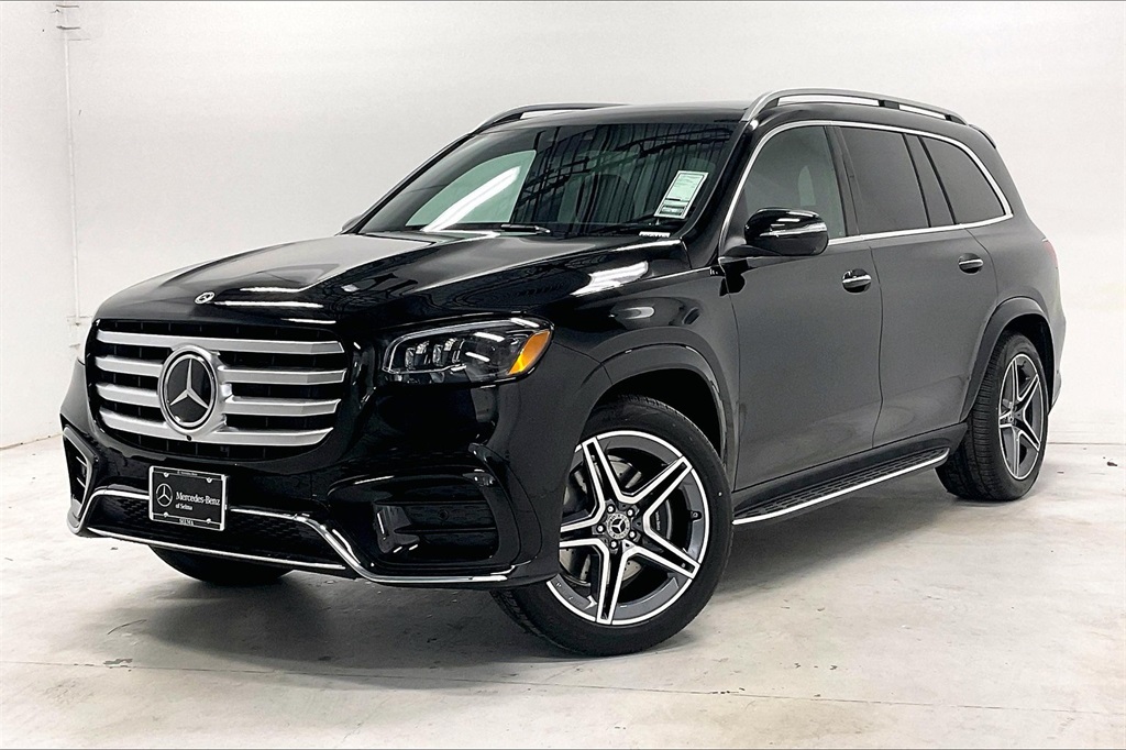 2025 Mercedes Benz GLS 450 4MATIC photo 2