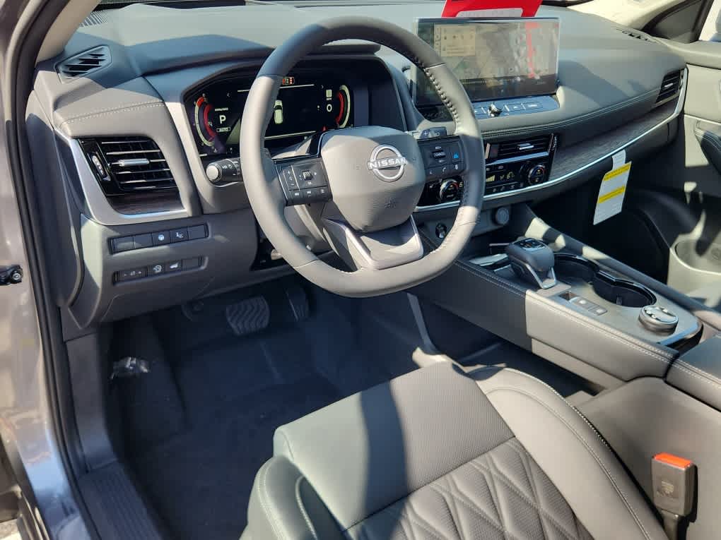 2026 Nissan Rogue Platinum AWD photo 11