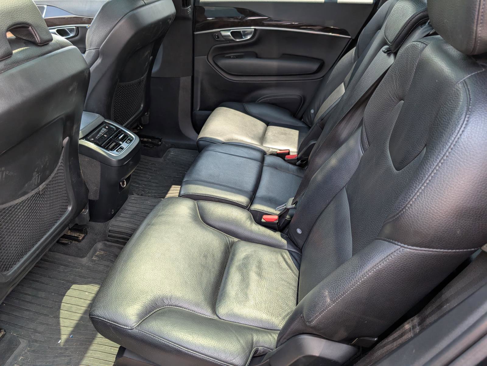 2019 Volvo XC90 T6 Momentum photo 8