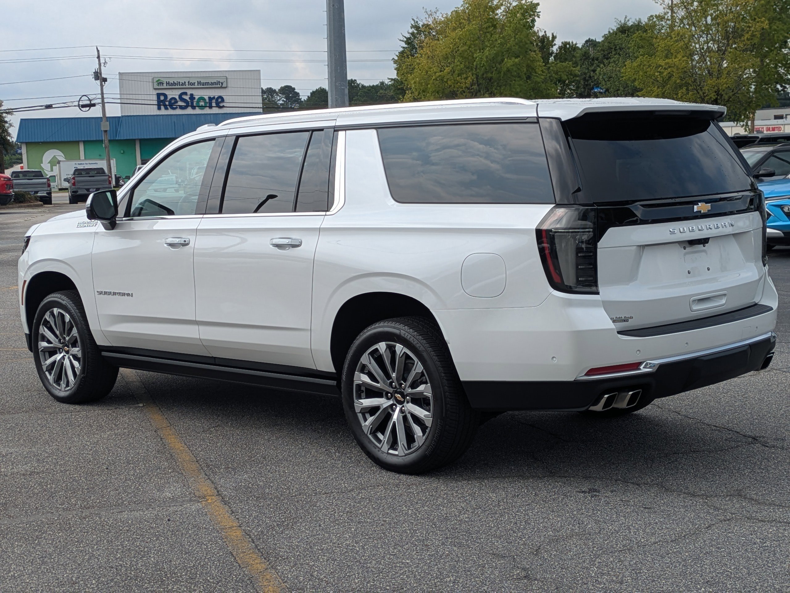 2025 Chevrolet Suburban High Country photo 5