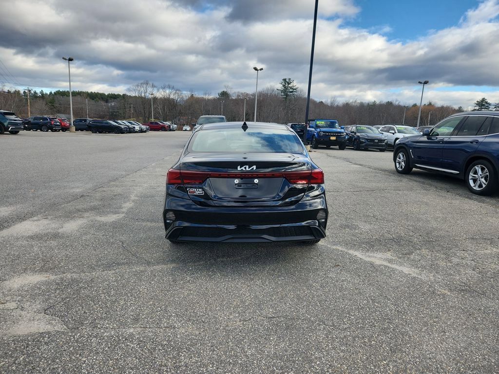 2023 Kia Forte LXS photo 3