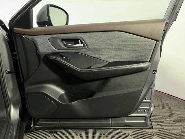 2023 Nissan Rogue SV photo 29