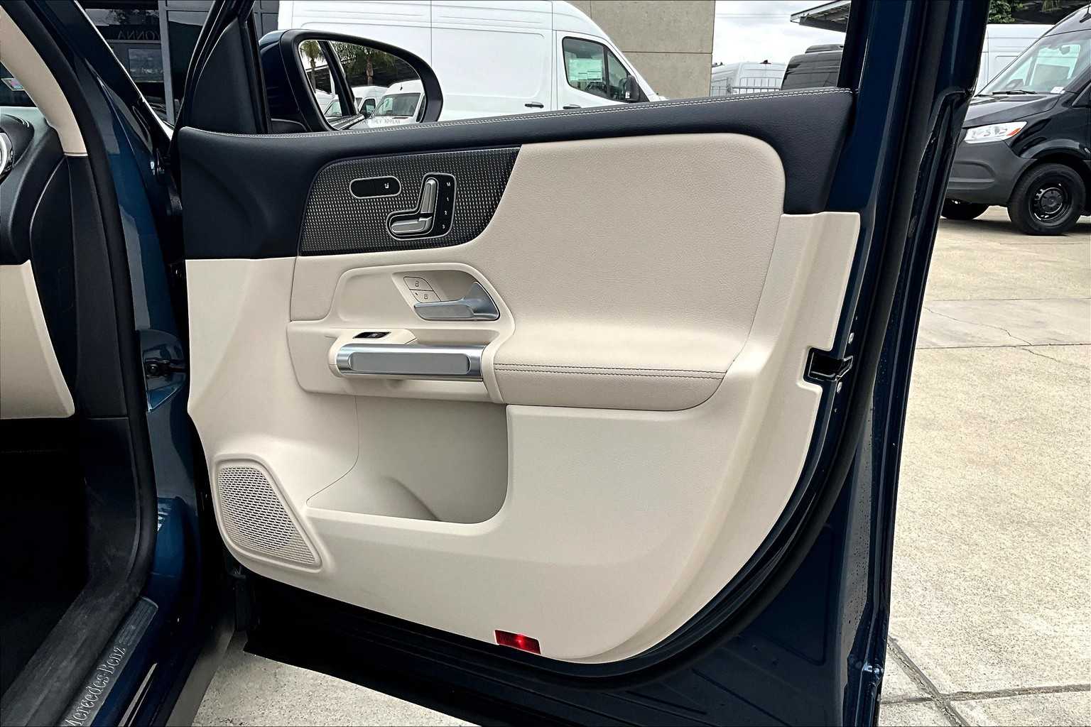 2023 Mercedes Benz GLB 250 photo 21