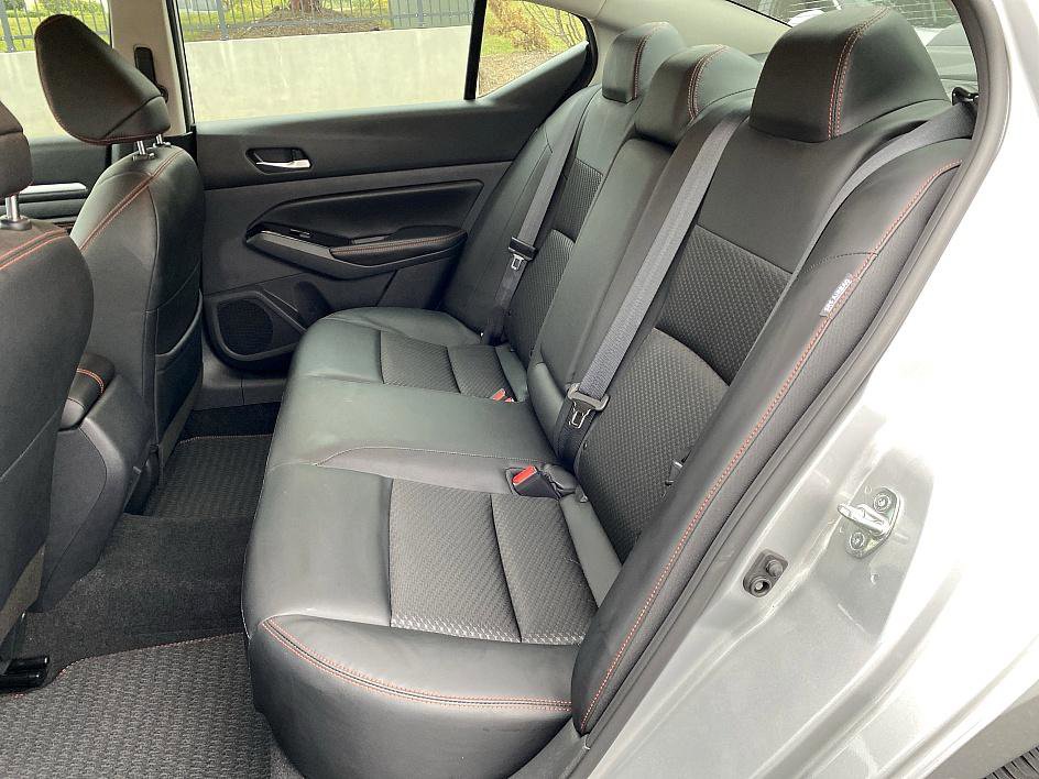 2023 Nissan Altima 2.5 SR photo 14