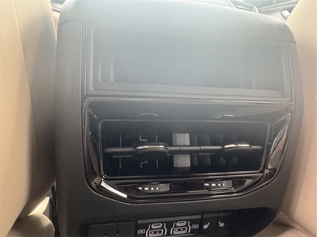 2025 Jeep Grand Cherokee Limited photo 13