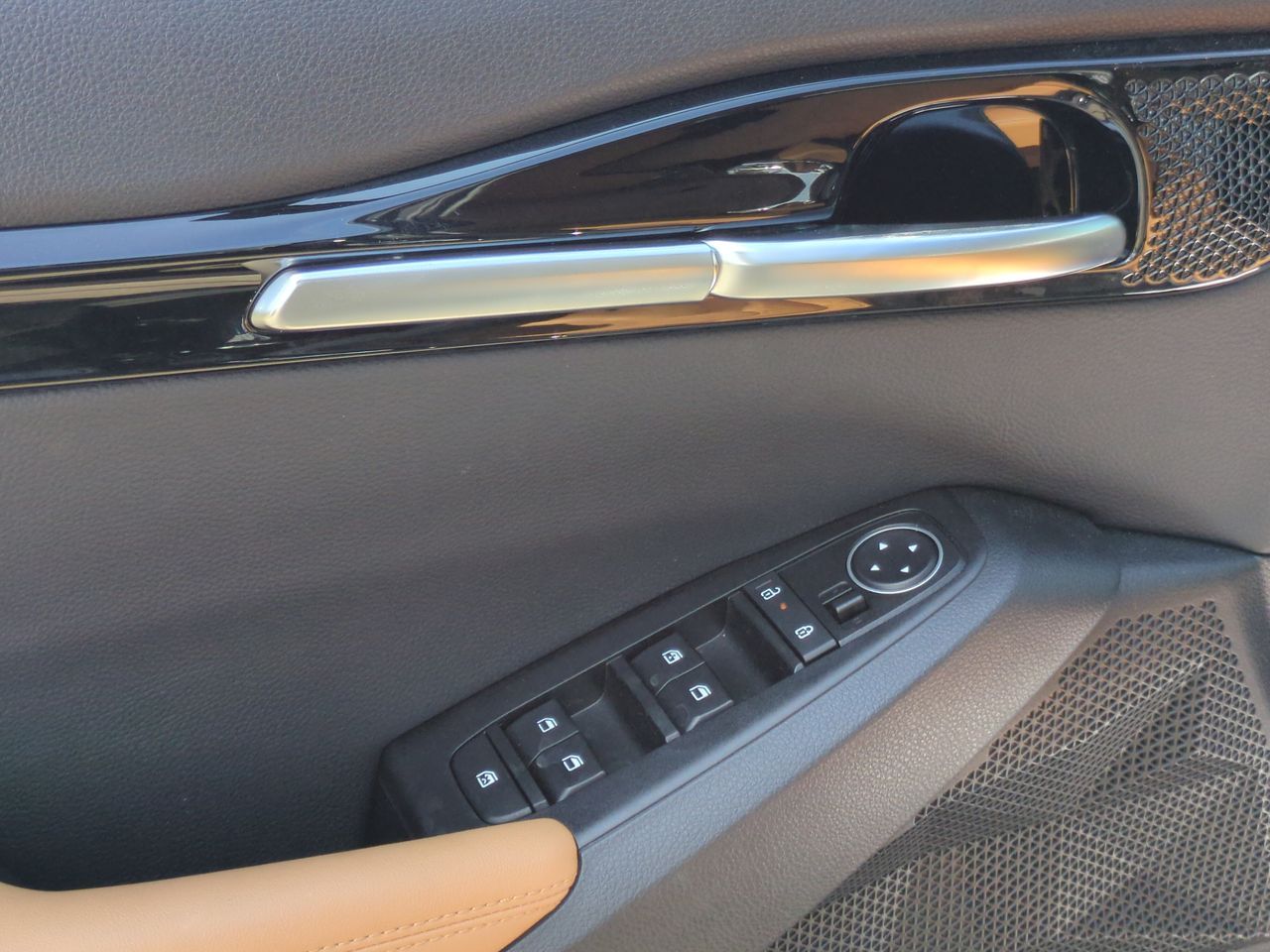 2024 Kia Seltos EX photo 17