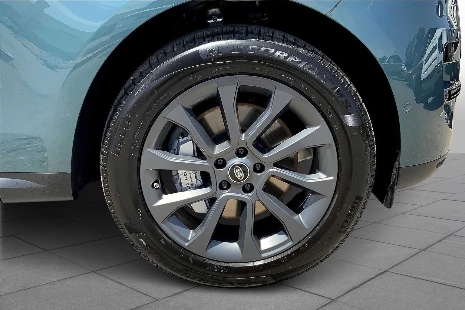2025 Land Rover Range Rover Sport SE photo 10