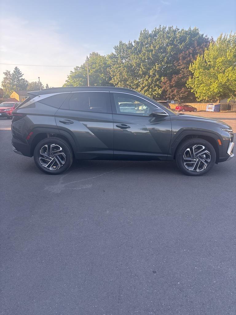 2025 Hyundai Tucson Hybrid Limited photo 2